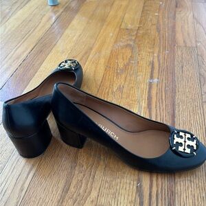 Tory Burch closed toe heel